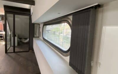 Store californien sur une péniche à La Mulatière près de Lyon