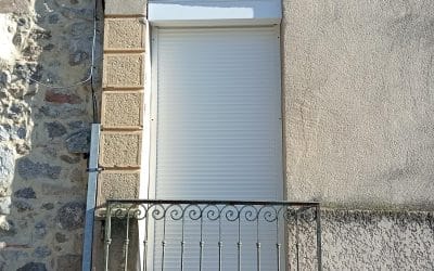Fenêtres et volets roulants dans un immeuble à Condrieu (69)